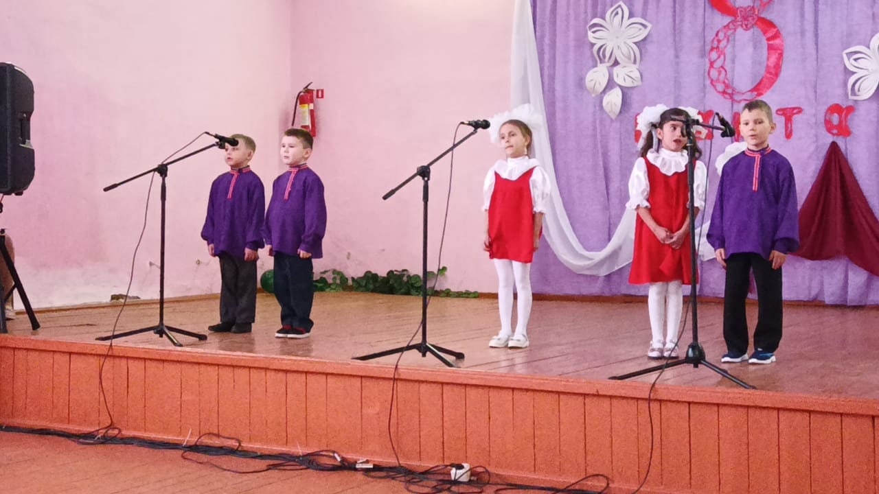 8 марта.